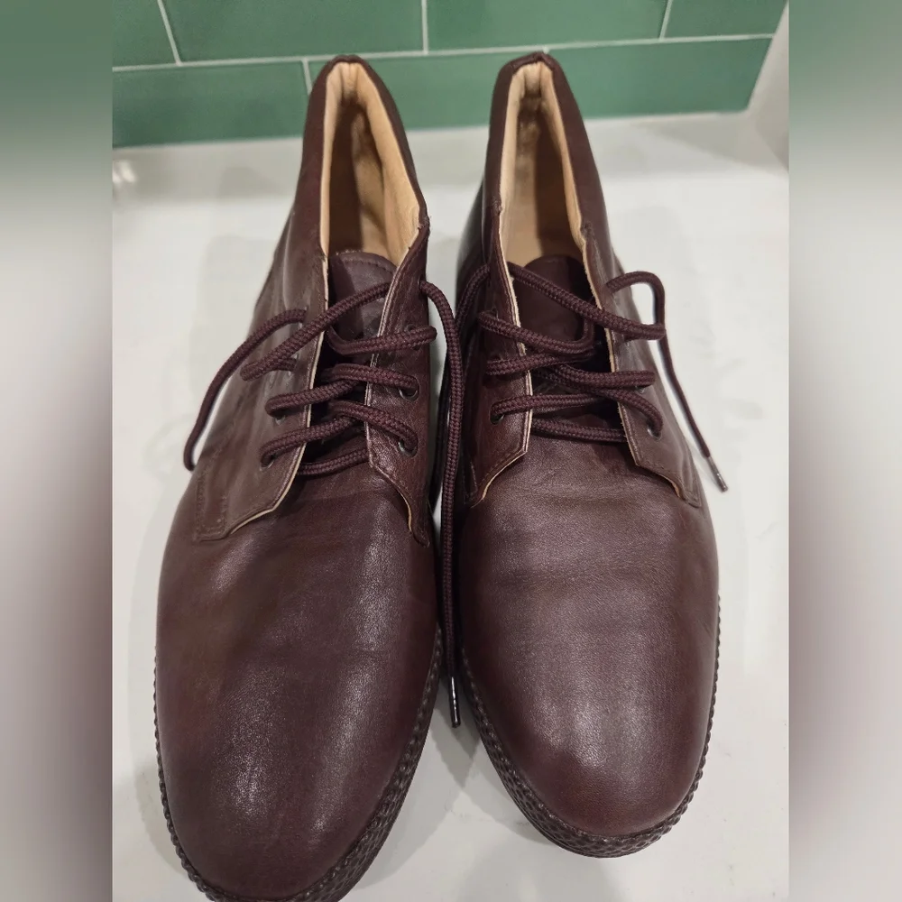 VIKINGS MEN'S BROWN LEATHER CHUKKA BOOTS SIZE 8.5 NWOT